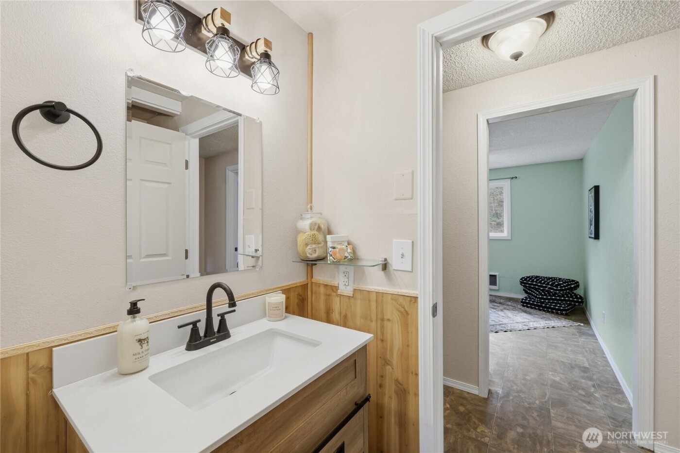 3050 NE Sawdust Hill Road , Poulsbo, WA 98370