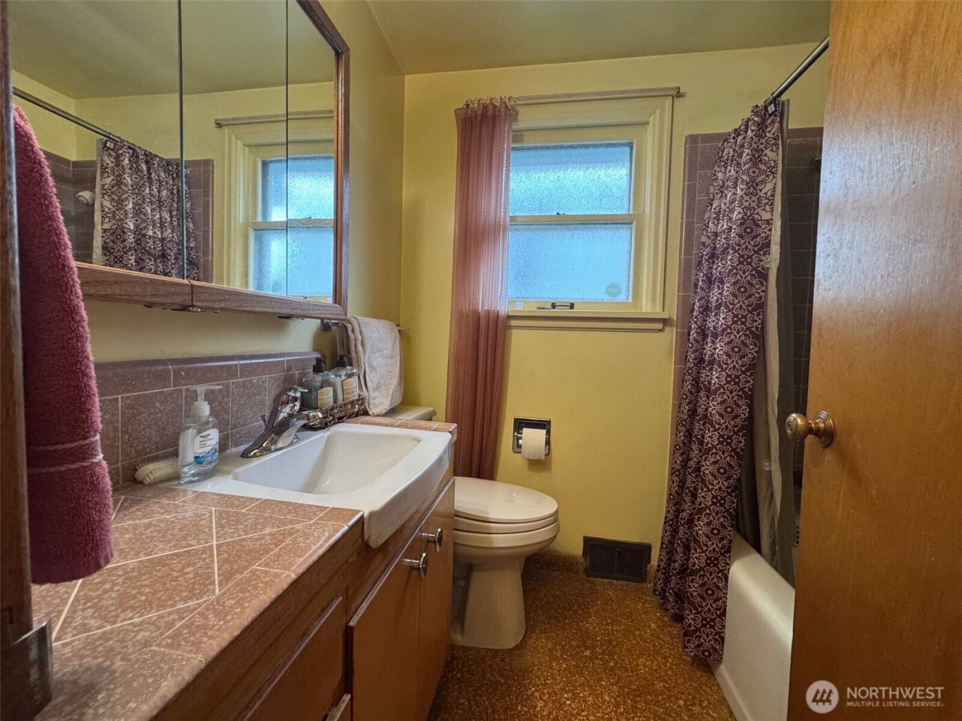 4942 Beacon Ave , Seattle, WA 98108