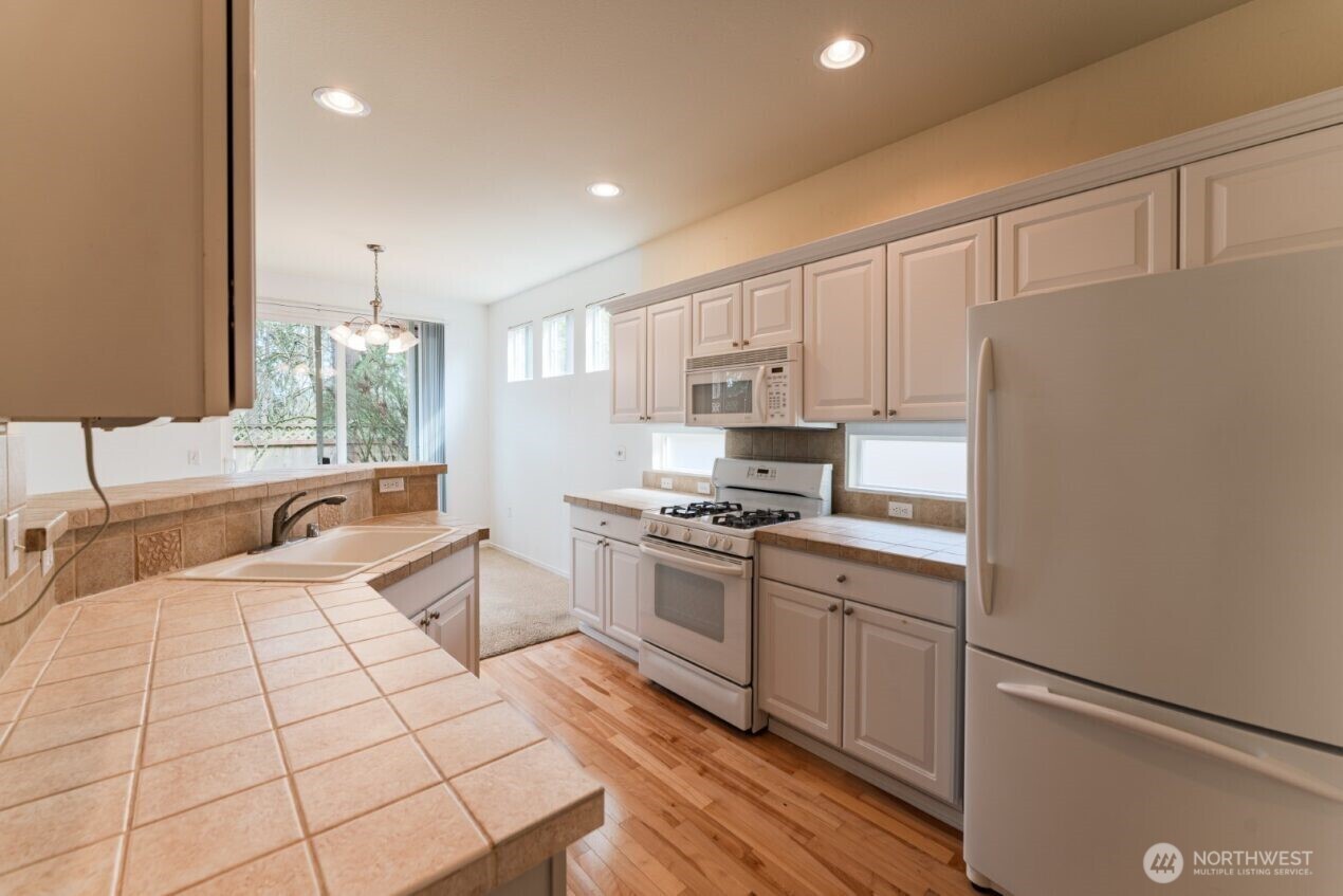 960 Lynnwood Court SE #1027, Renton, WA 98058-9384