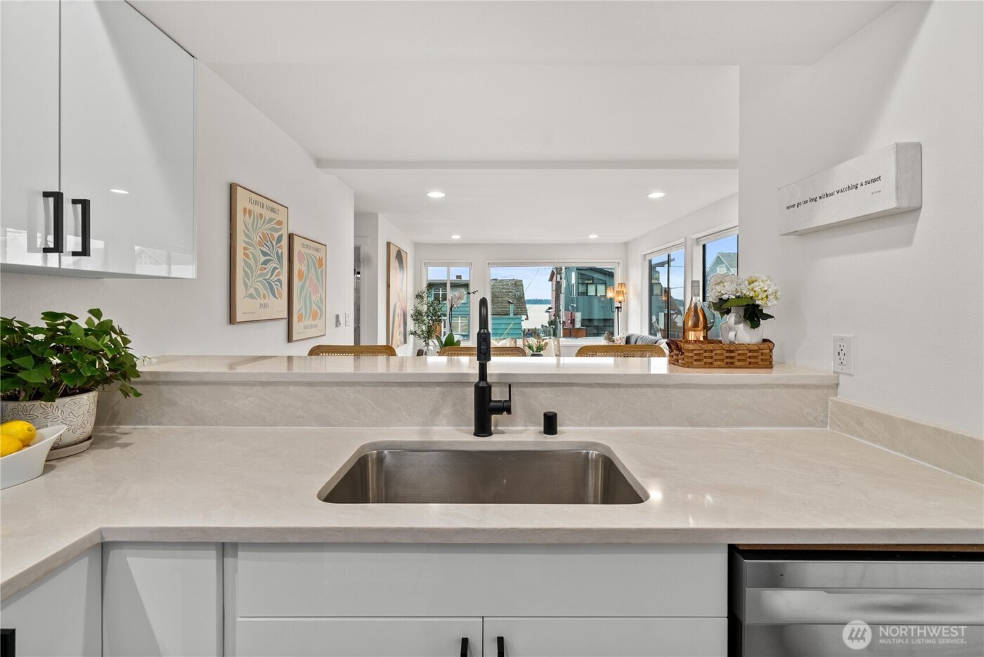 4226 Beach Drive SW #102, Seattle, WA 98116