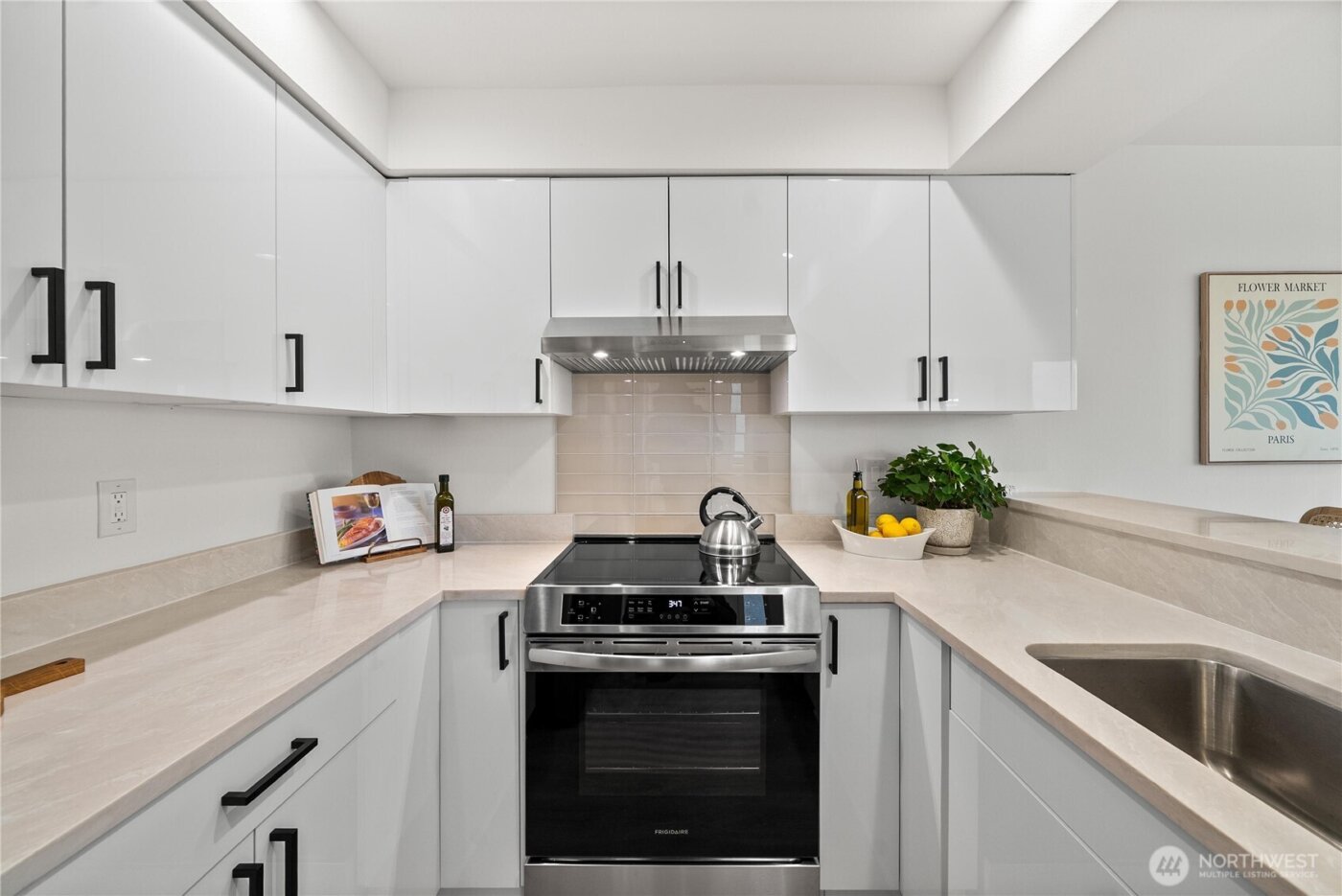 4226 Beach Drive SW #102, Seattle, WA 98116