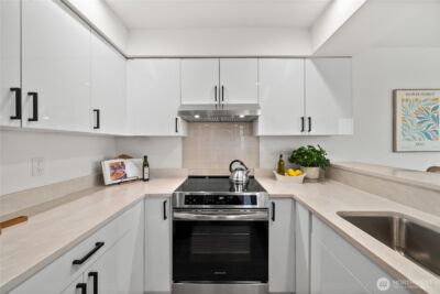 4226 Beach Drive SW #102, Seattle, WA 98116 - Photo 9