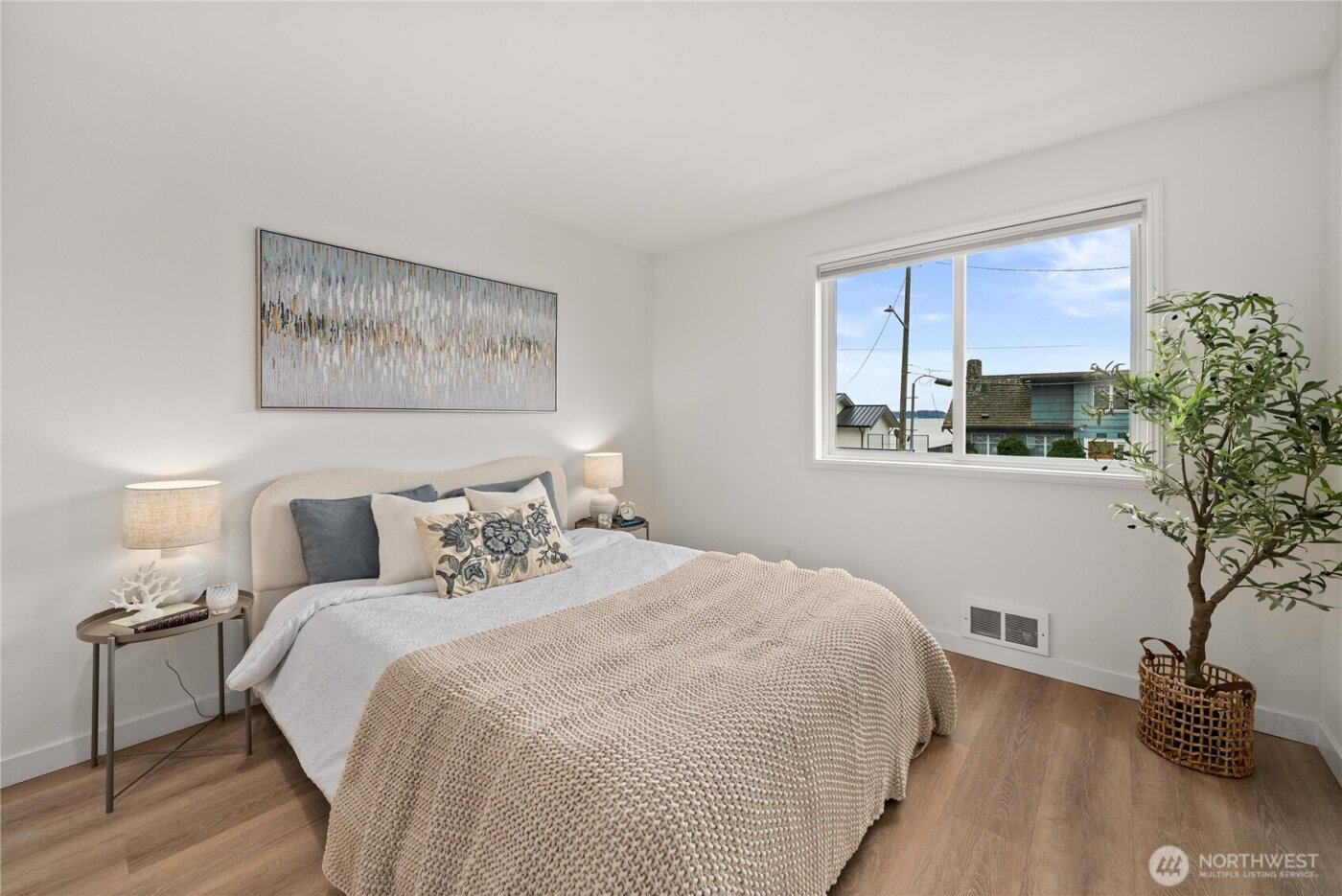 4226 Beach Drive SW #102, Seattle, WA 98116