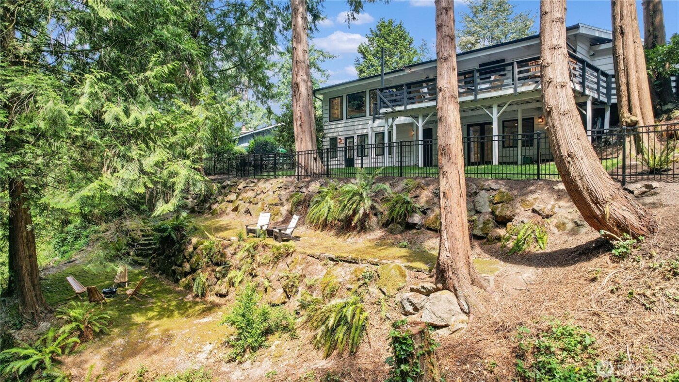 3227 103rd Place NE, Bellevue, WA 98004