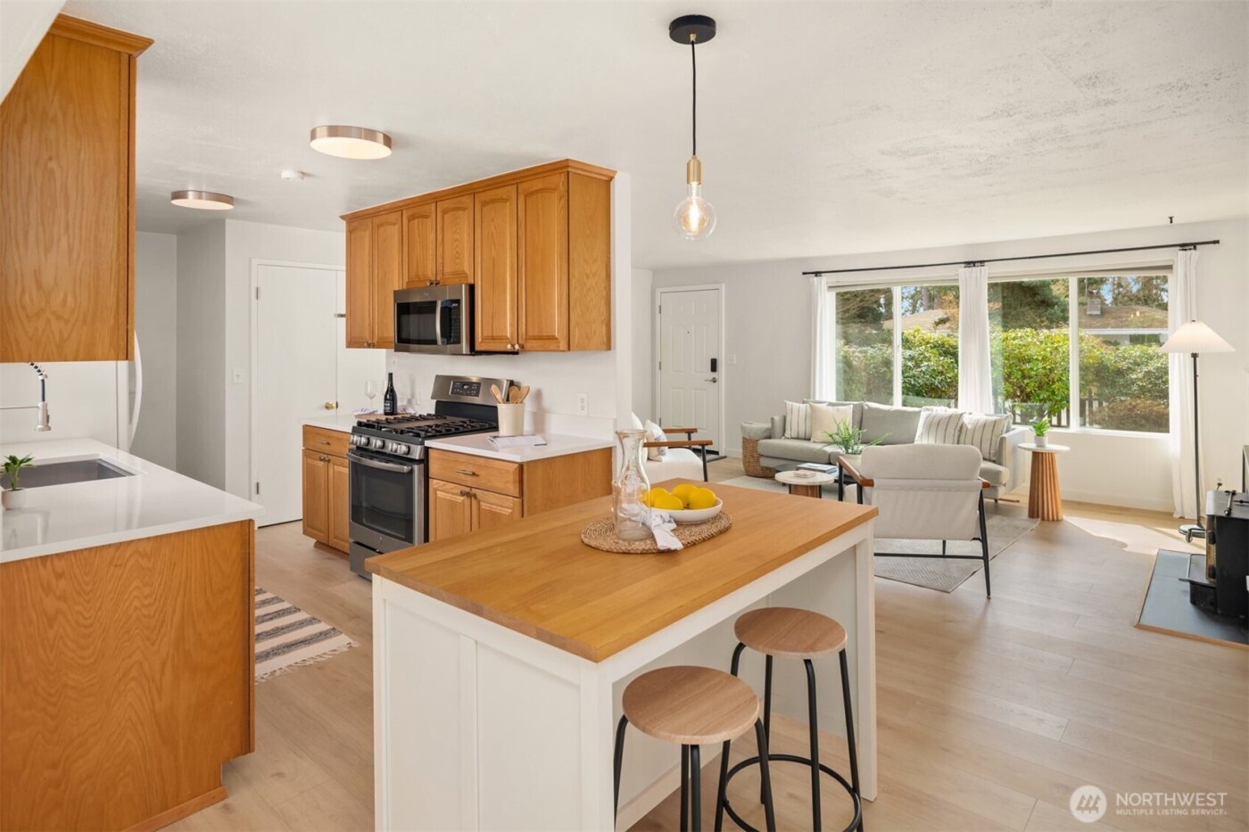 6717 193rd Street SW, Lynnwood, WA 98036