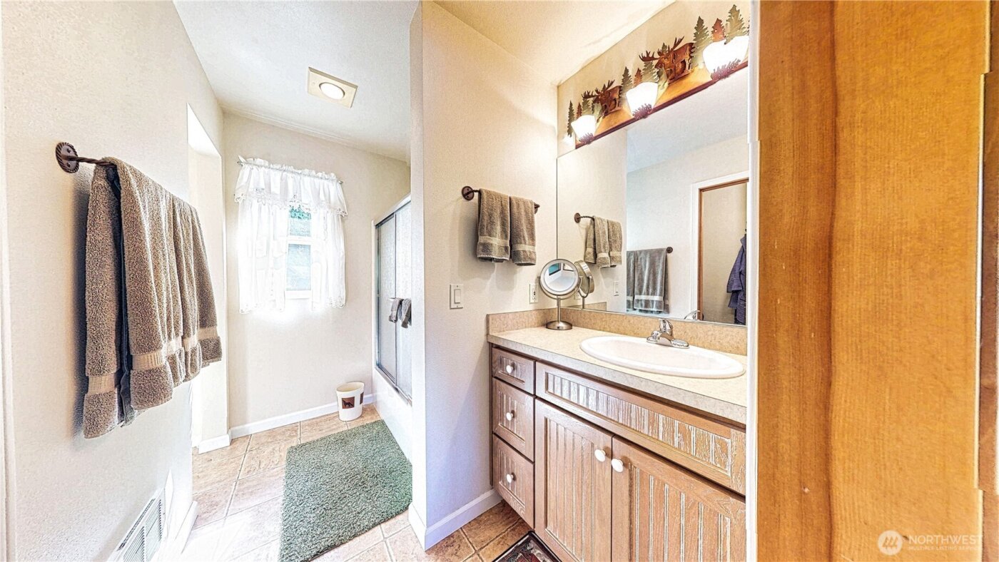 80 Evergreen Way , Easton, WA 98925