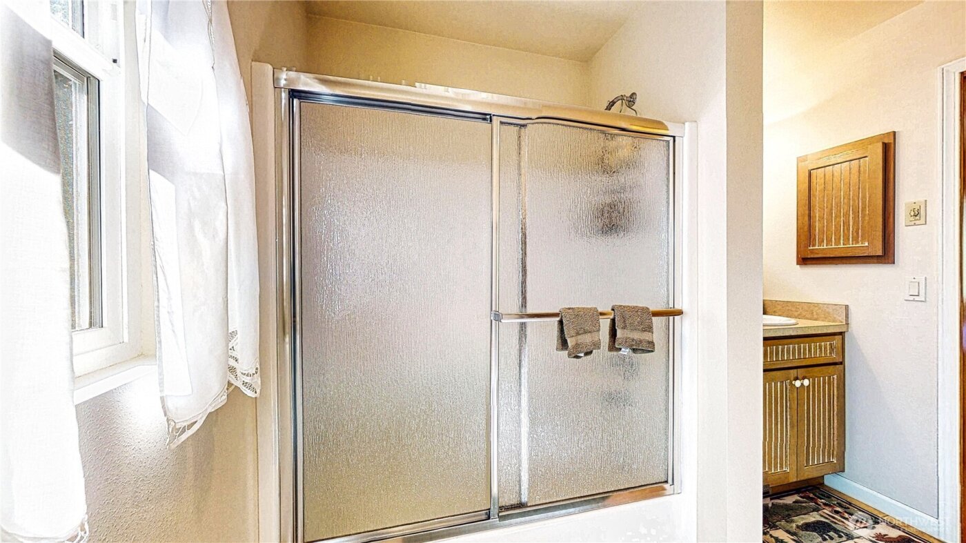 80 Evergreen Way , Easton, WA 98925