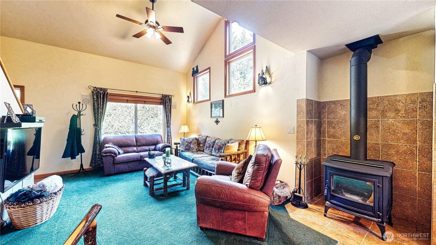 80 Evergreen Way , Easton, WA 98925