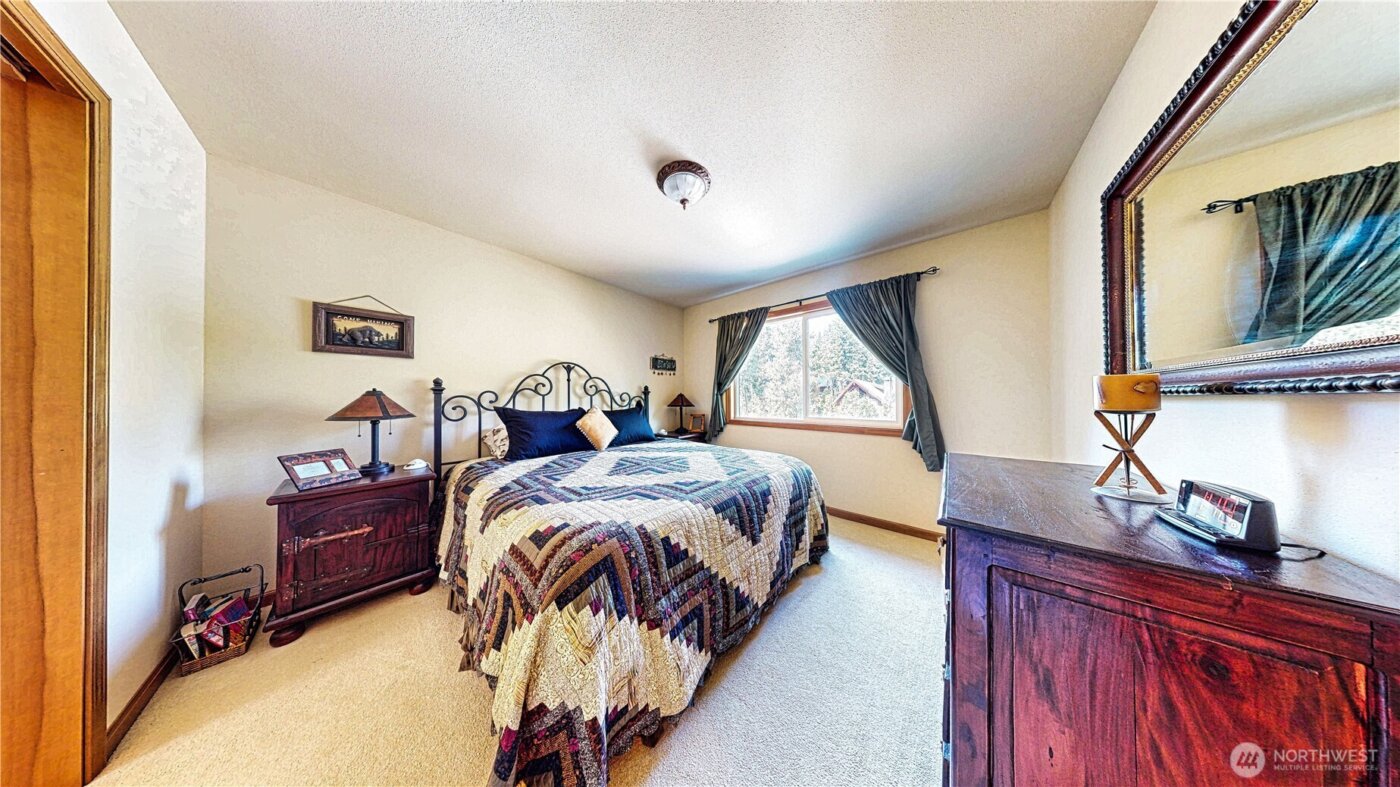 80 Evergreen Way , Easton, WA 98925