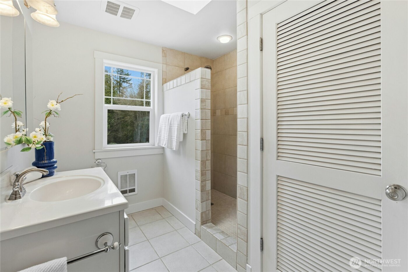 10235 Battle Point Drive NE, Bainbridge Island, WA 98110