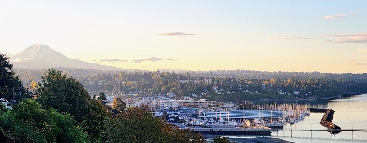 21553 1st Court S, Normandy Park, WA 98198-3007