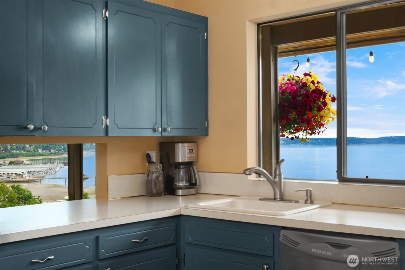 21553 1st Court S, Normandy Park, WA 98198-3007