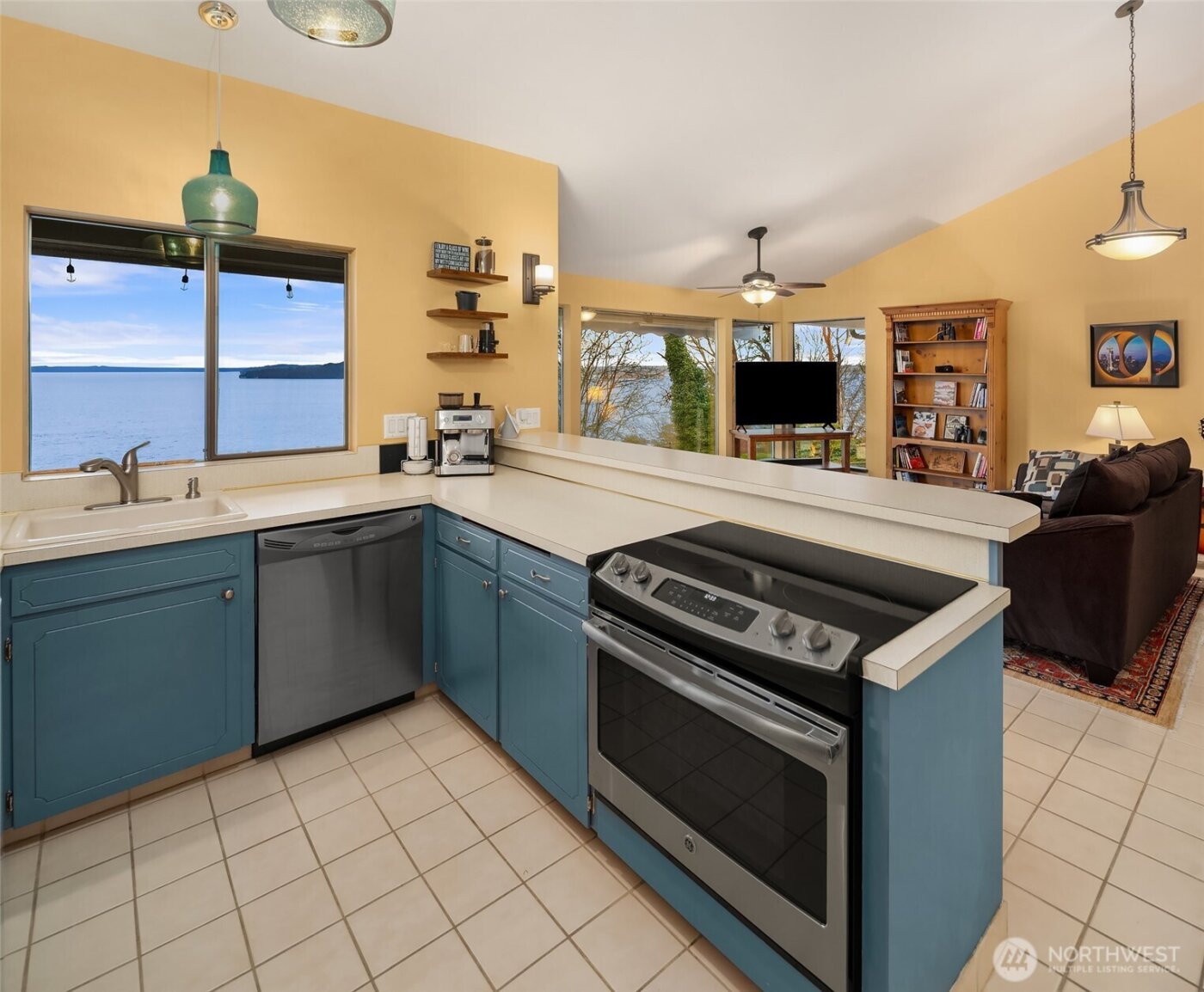 21553 1st Court S, Normandy Park, WA 98198-3007