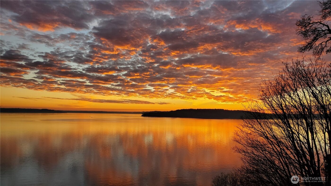 21553 1st Court S, Normandy Park, WA 98198-3007