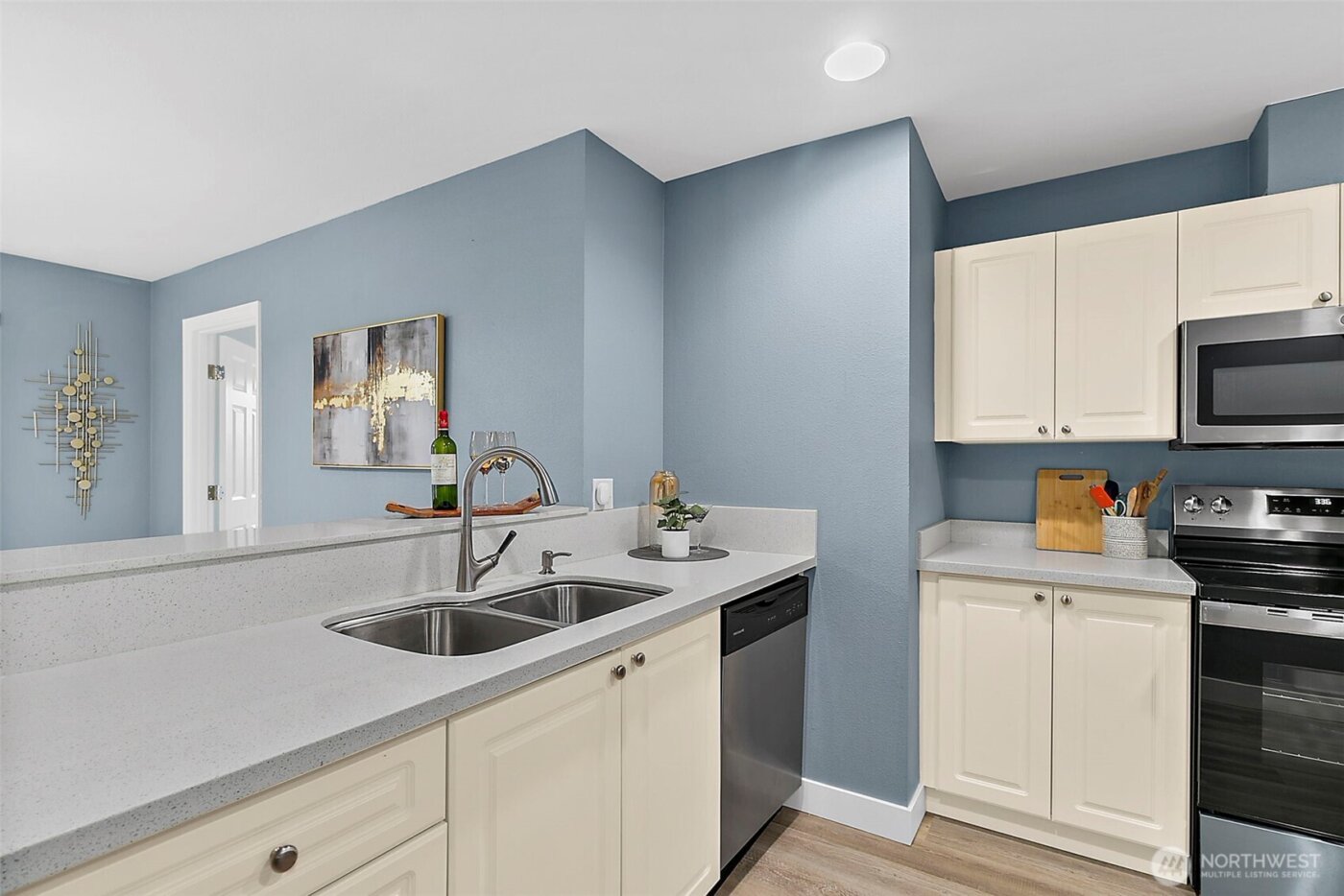 18505 SE Newport Way #C214, Issaquah, WA 98027