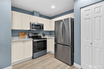 18505 SE Newport Way #C214, Issaquah, WA 98027 - Photo 8