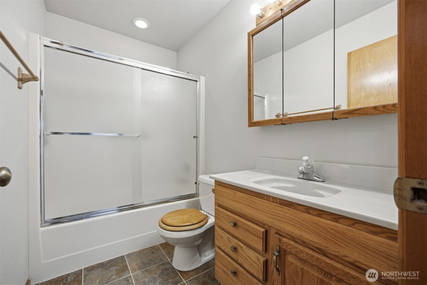 3412 W 4th St , Anacortes, WA 98221