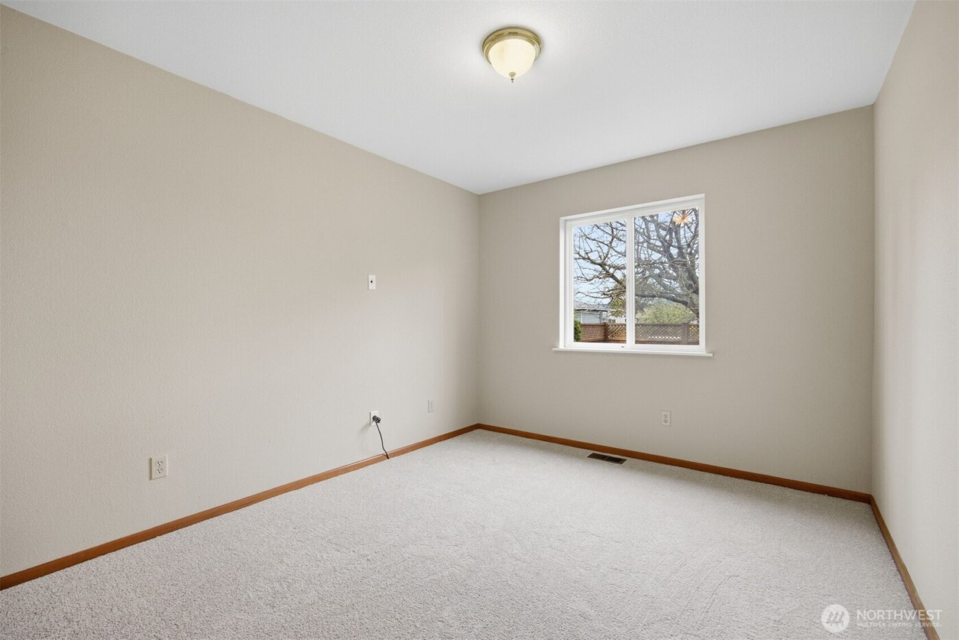 3412 W 4th St , Anacortes, WA 98221