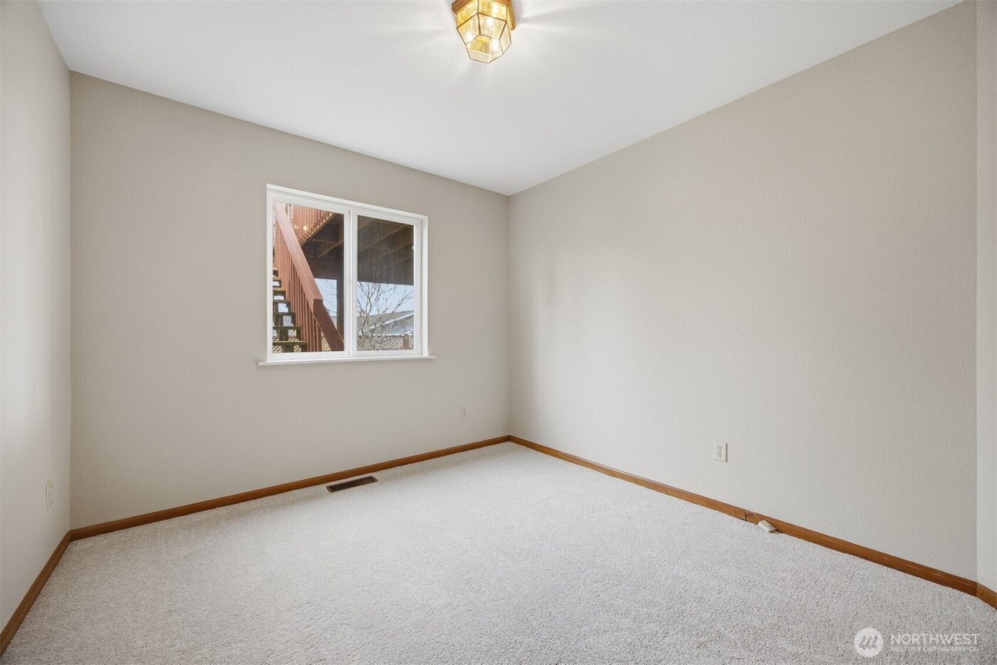 3412 W 4th St , Anacortes, WA 98221