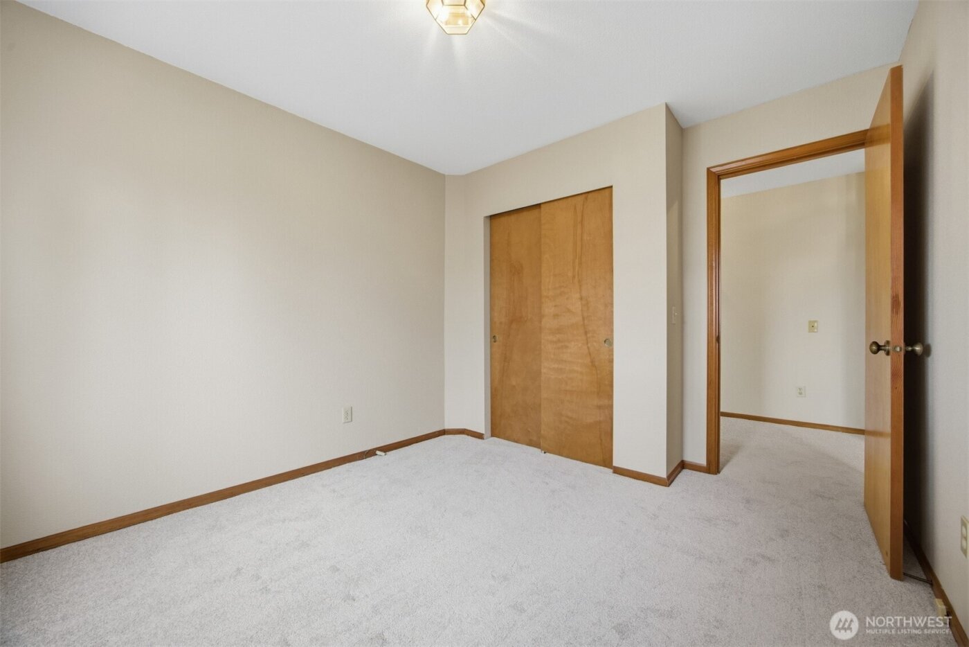 3412 W 4th St , Anacortes, WA 98221