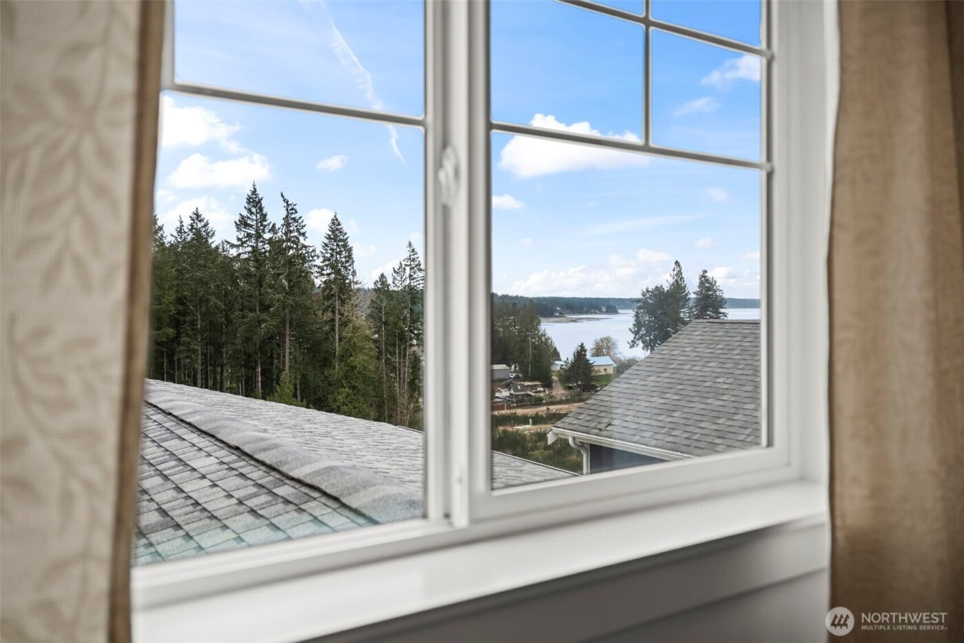 30 E Cedarland Lane , Allyn, WA 98524