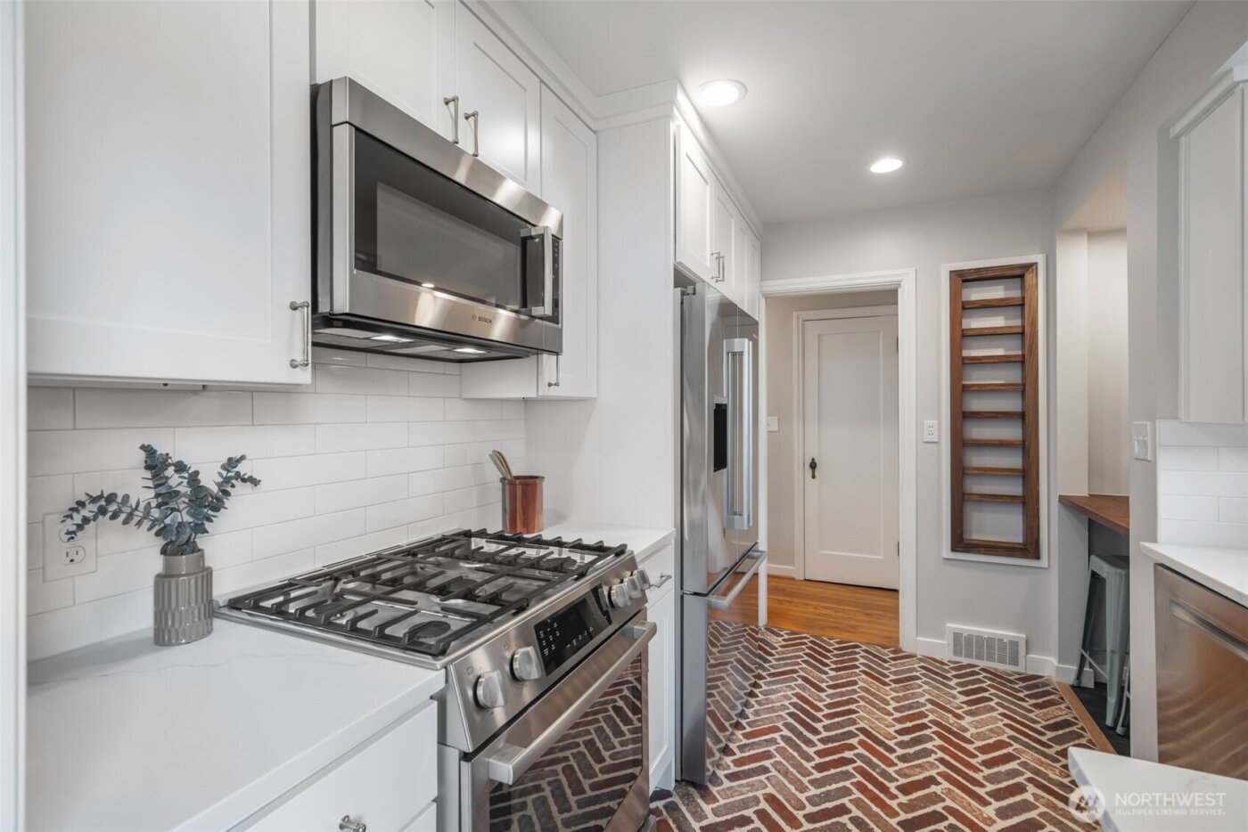 5232 38th Avenue NE, Seattle, WA 98105