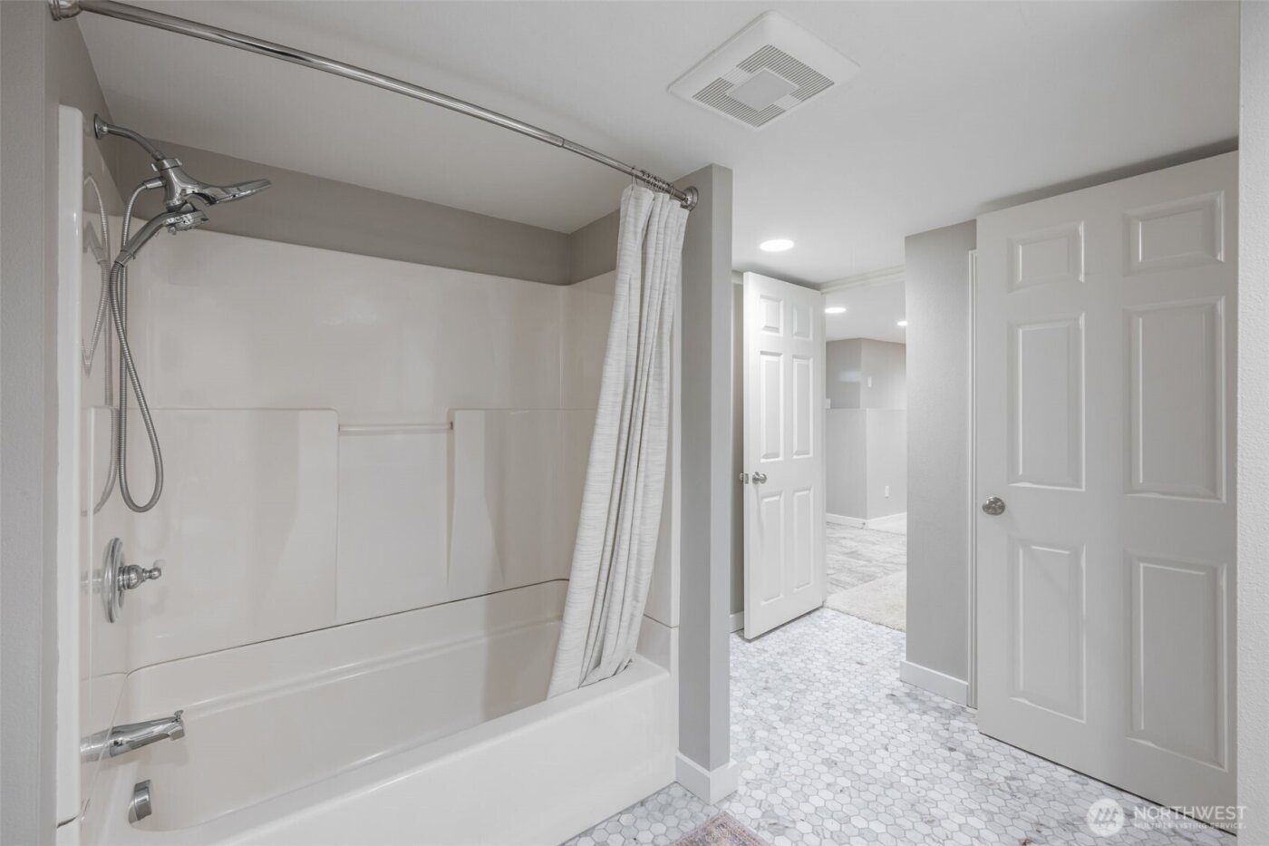 5232 38th Avenue NE, Seattle, WA 98105