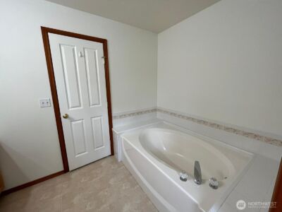 18663 Rainier View Road SE, Monroe, WA 98272 - Photo 2