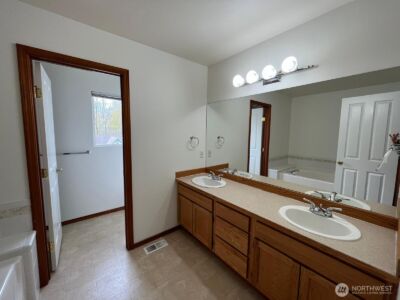 18663 Rainier View Road SE, Monroe, WA 98272 - Photo 3