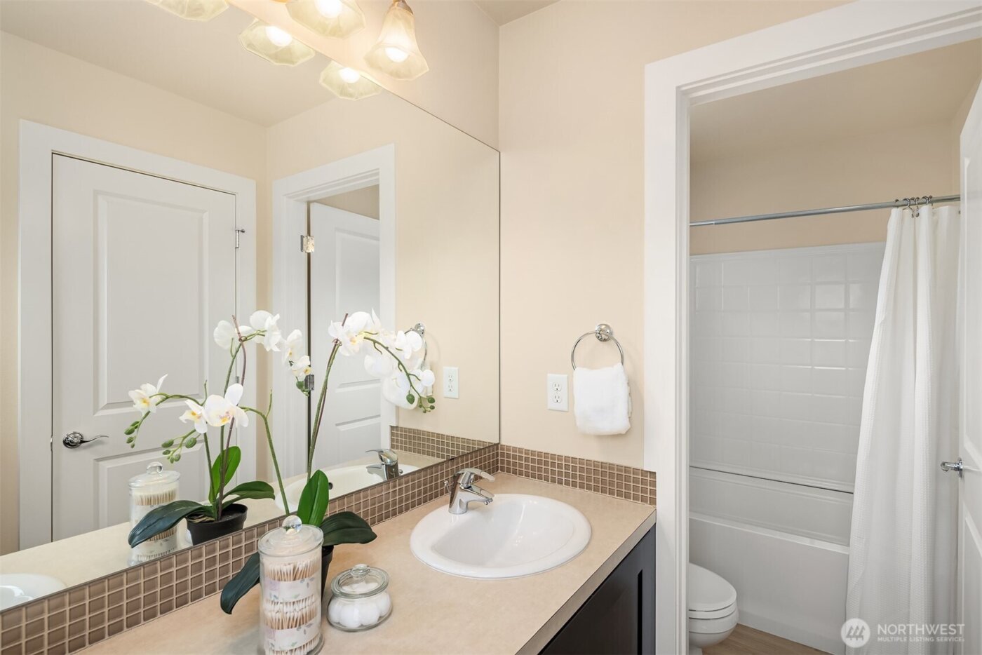 849 3rd Avenue NE, Issaquah, WA 98029-5404