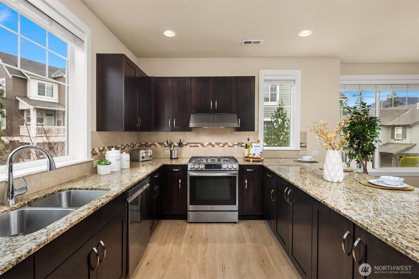 849 3rd Avenue NE, Issaquah, WA 98029-5404