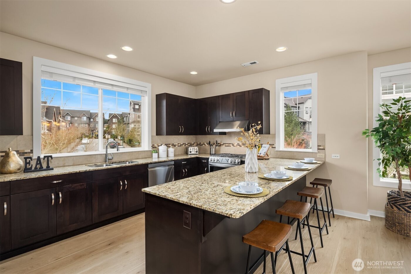 849 3rd Avenue NE, Issaquah, WA 98029-5404