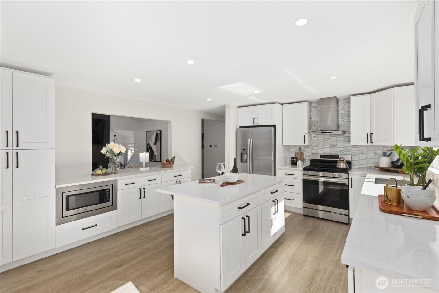 6018 152nd Avenue NE, Redmond, WA 98052