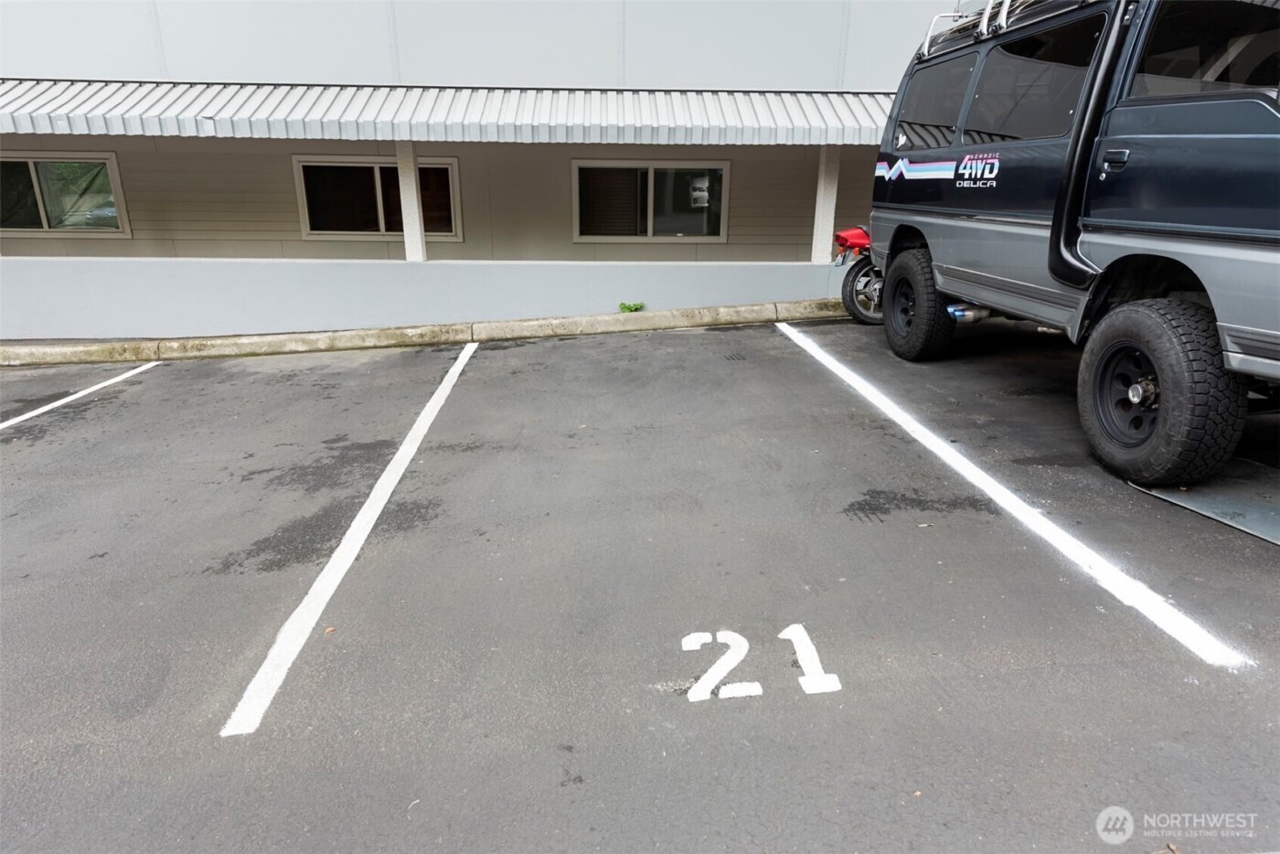 500 W Olympic Place #203, Seattle, WA 98119