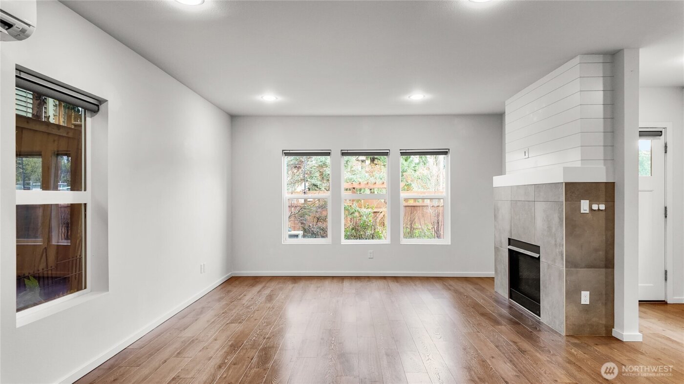 4233 S Lucile Street , Seattle, WA 98118