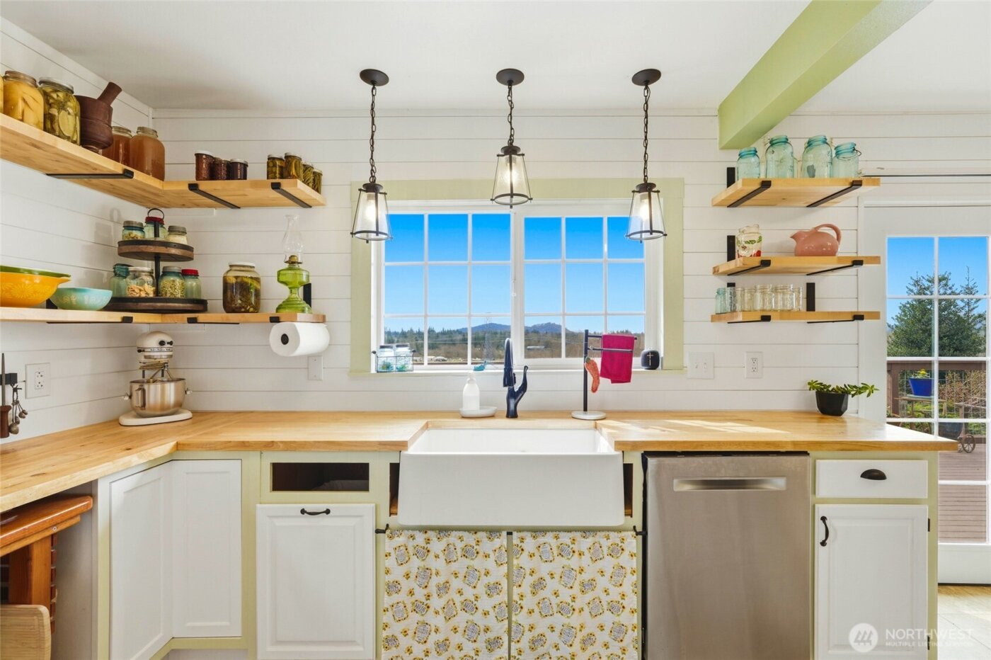 5334 Tenneson Road , Sedro Woolley, WA 98284