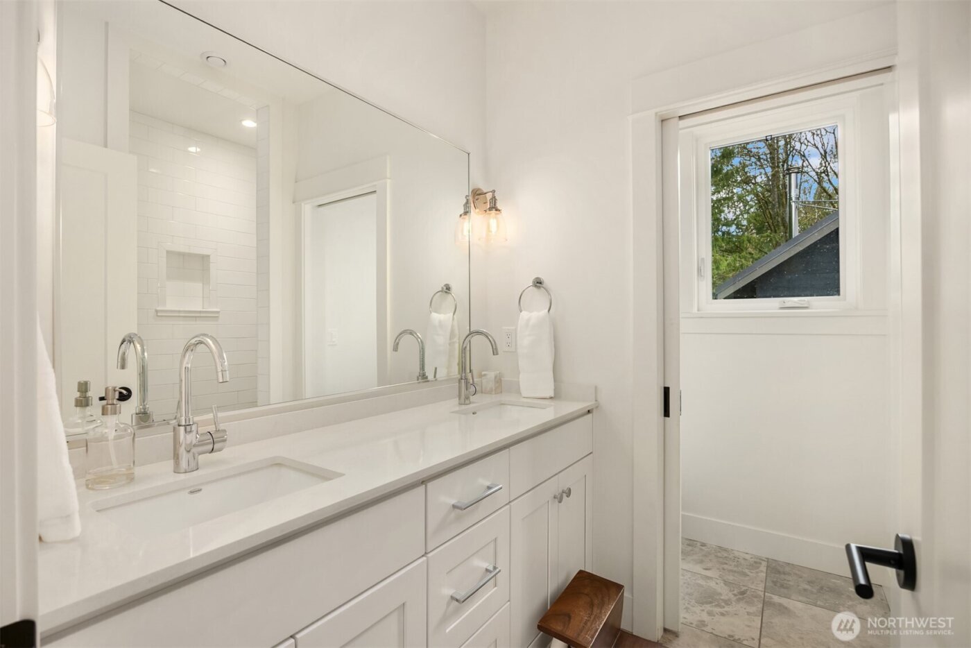 9581 NE Sigrids Court , Bainbridge Island, WA 98110