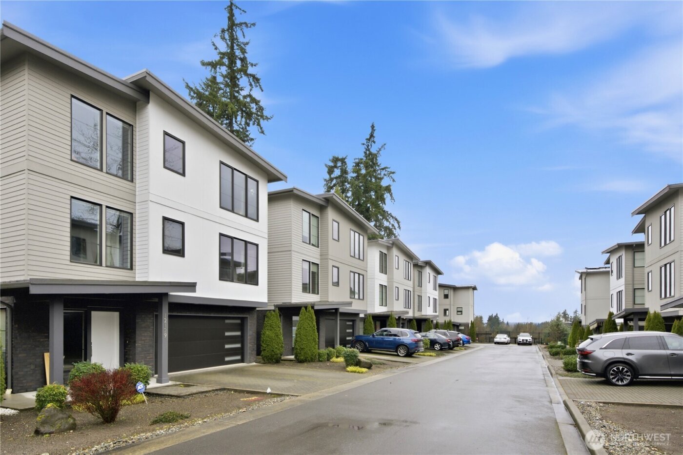 12129 NE 109th Way , Kirkland, WA 98033