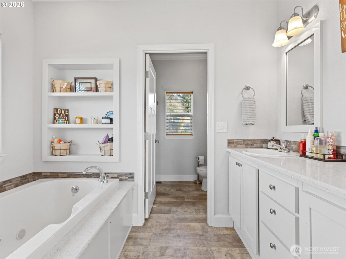 4 Nature Loop , Cathlamet, WA 98612