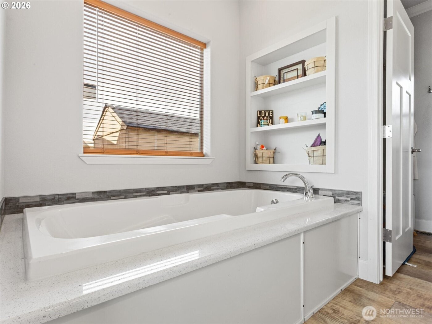 4 Nature Loop , Cathlamet, WA 98612