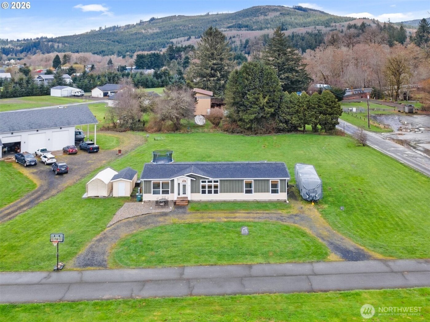 4 Nature Loop , Cathlamet, WA 98612