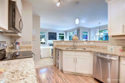 538 241st Lane SE, Sammamish, WA 98074-9807 - Photo 15