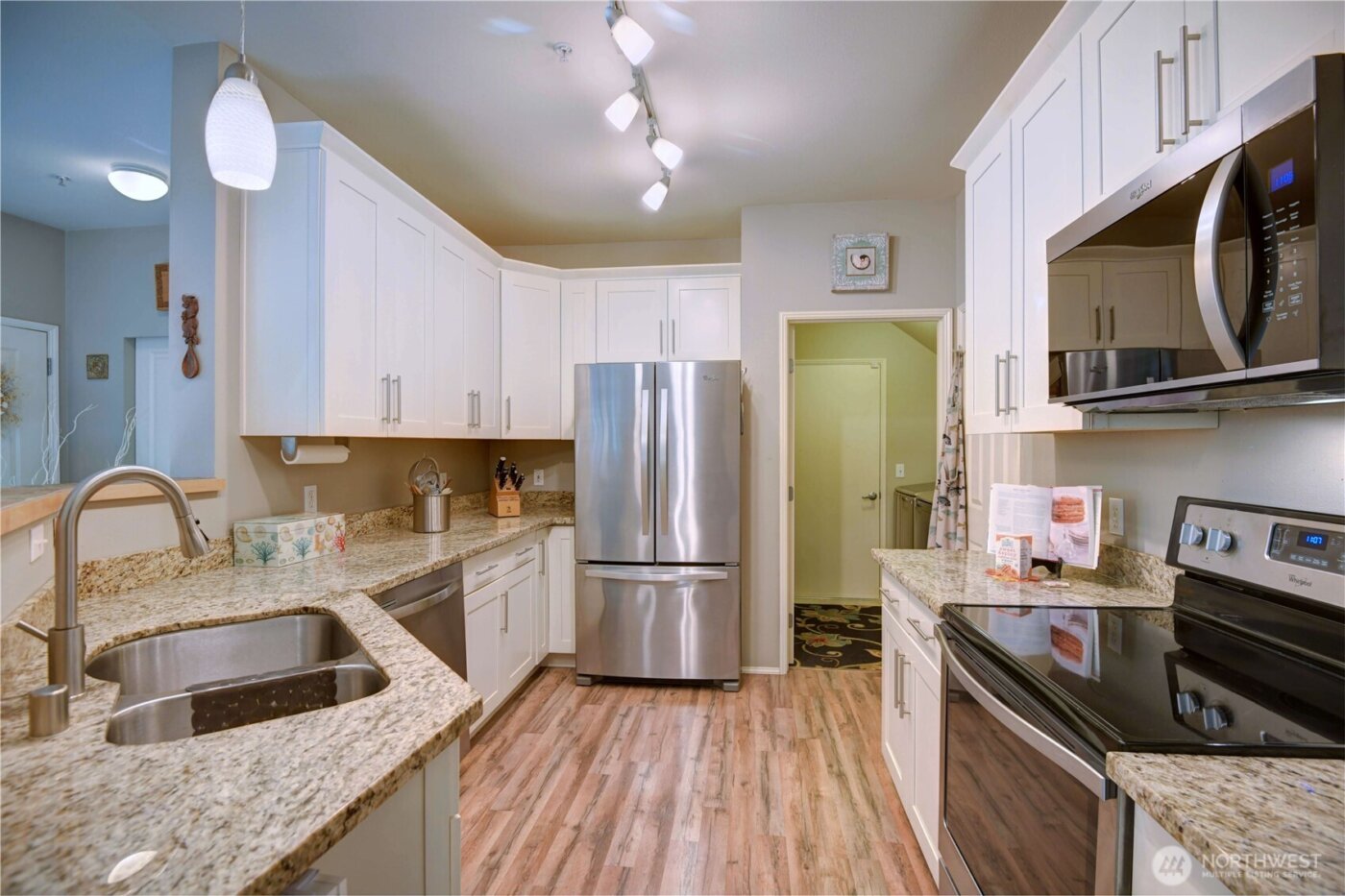 538 241st Lane SE, Sammamish, WA 98074-9807