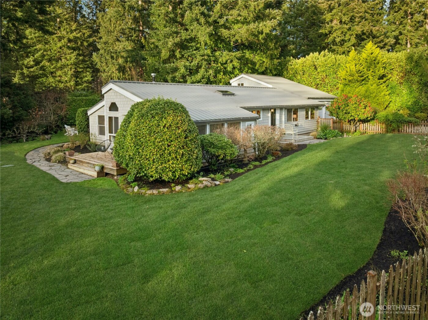 9420 NE Eric Avenue , Bainbridge Island, WA 98110