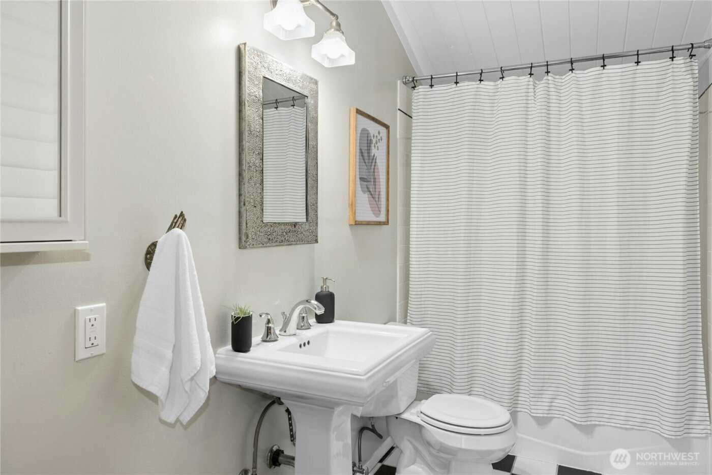 9420 NE Eric Avenue , Bainbridge Island, WA 98110