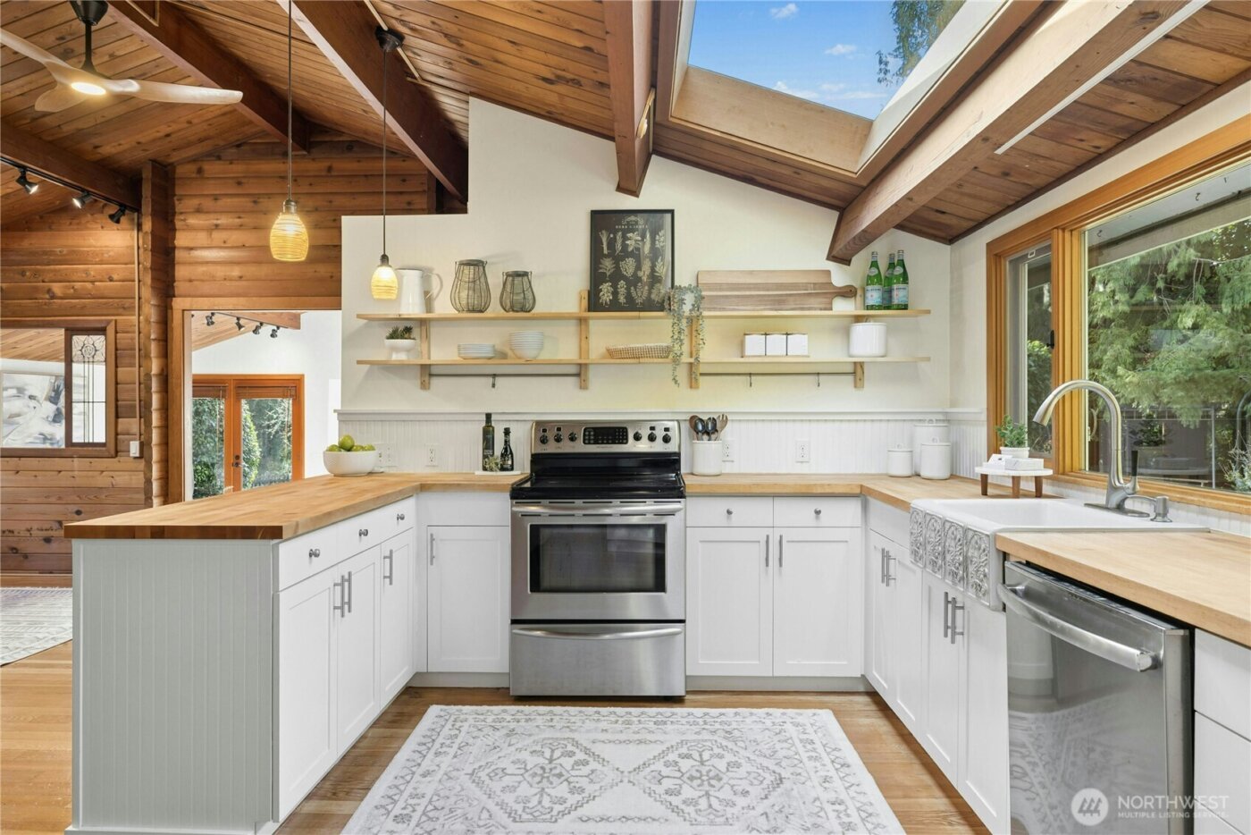 9420 NE Eric Avenue , Bainbridge Island, WA 98110