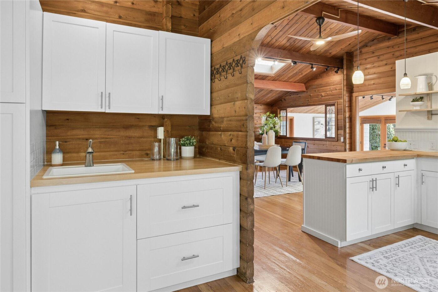 9420 NE Eric Avenue , Bainbridge Island, WA 98110