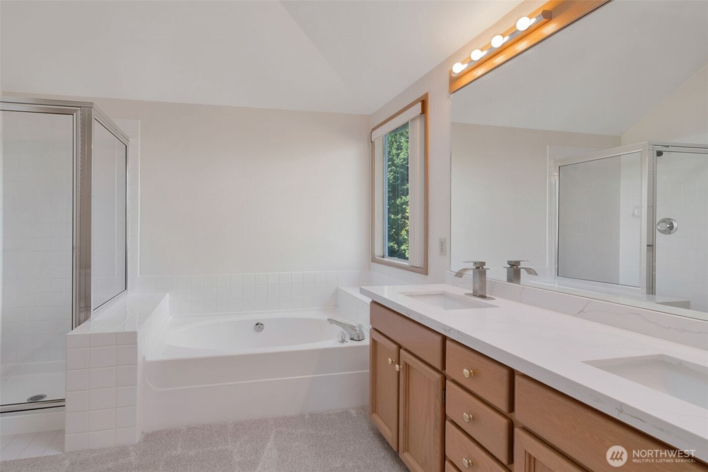 25746 SE 39th Street , Sammamish, WA 98029