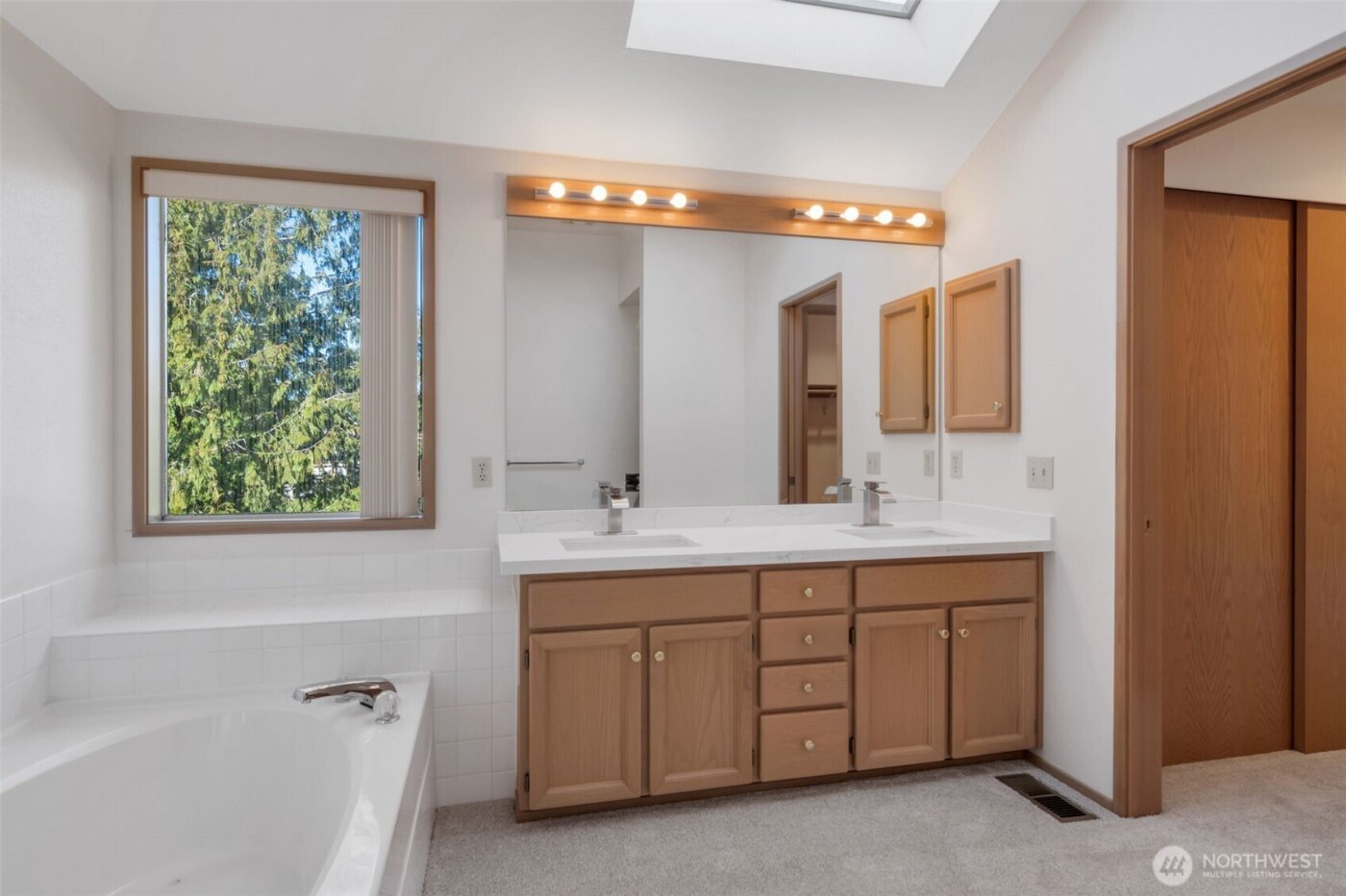 25746 SE 39th Street , Sammamish, WA 98029