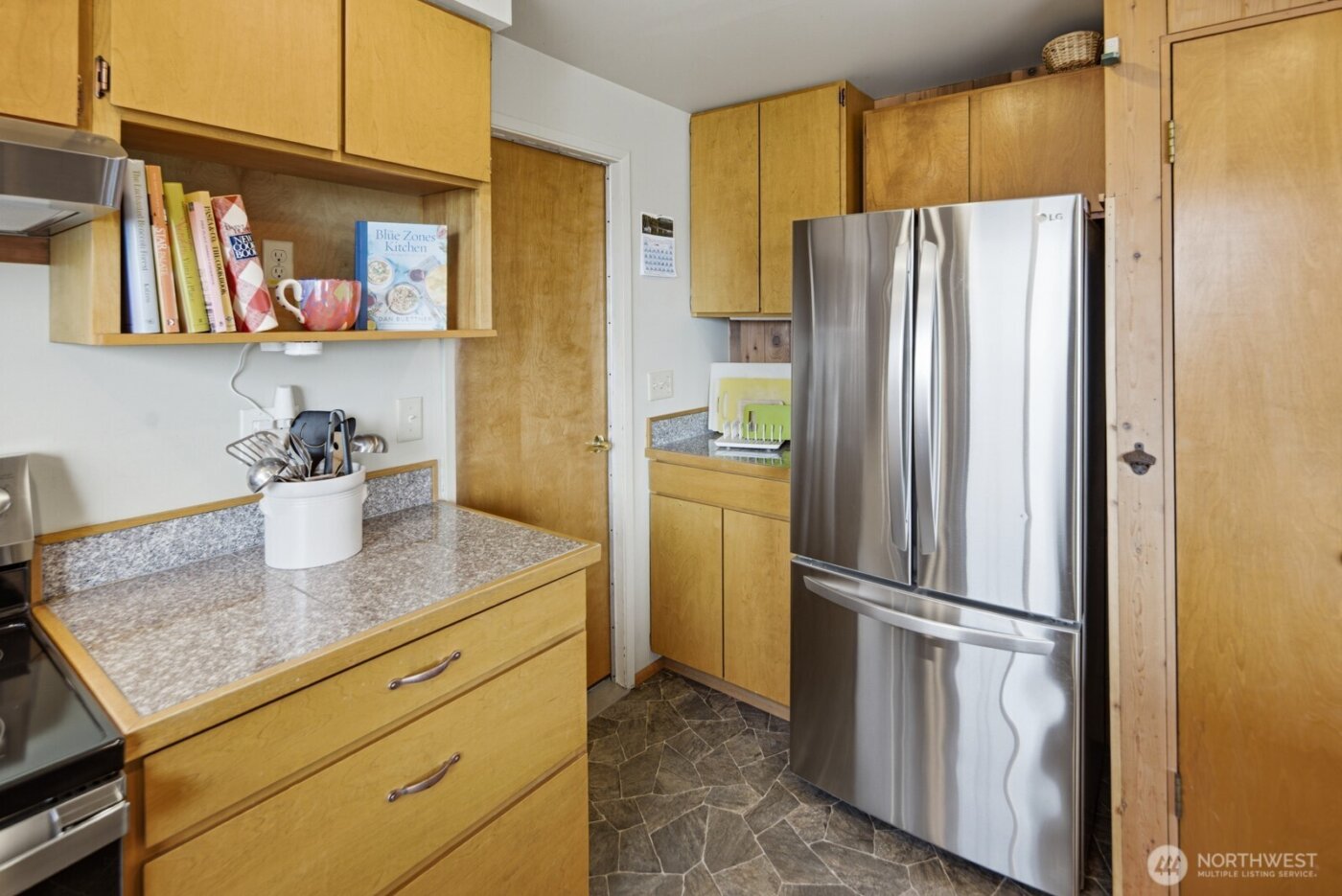 8208 Sandy Hook Drive , Clinton, WA 98236